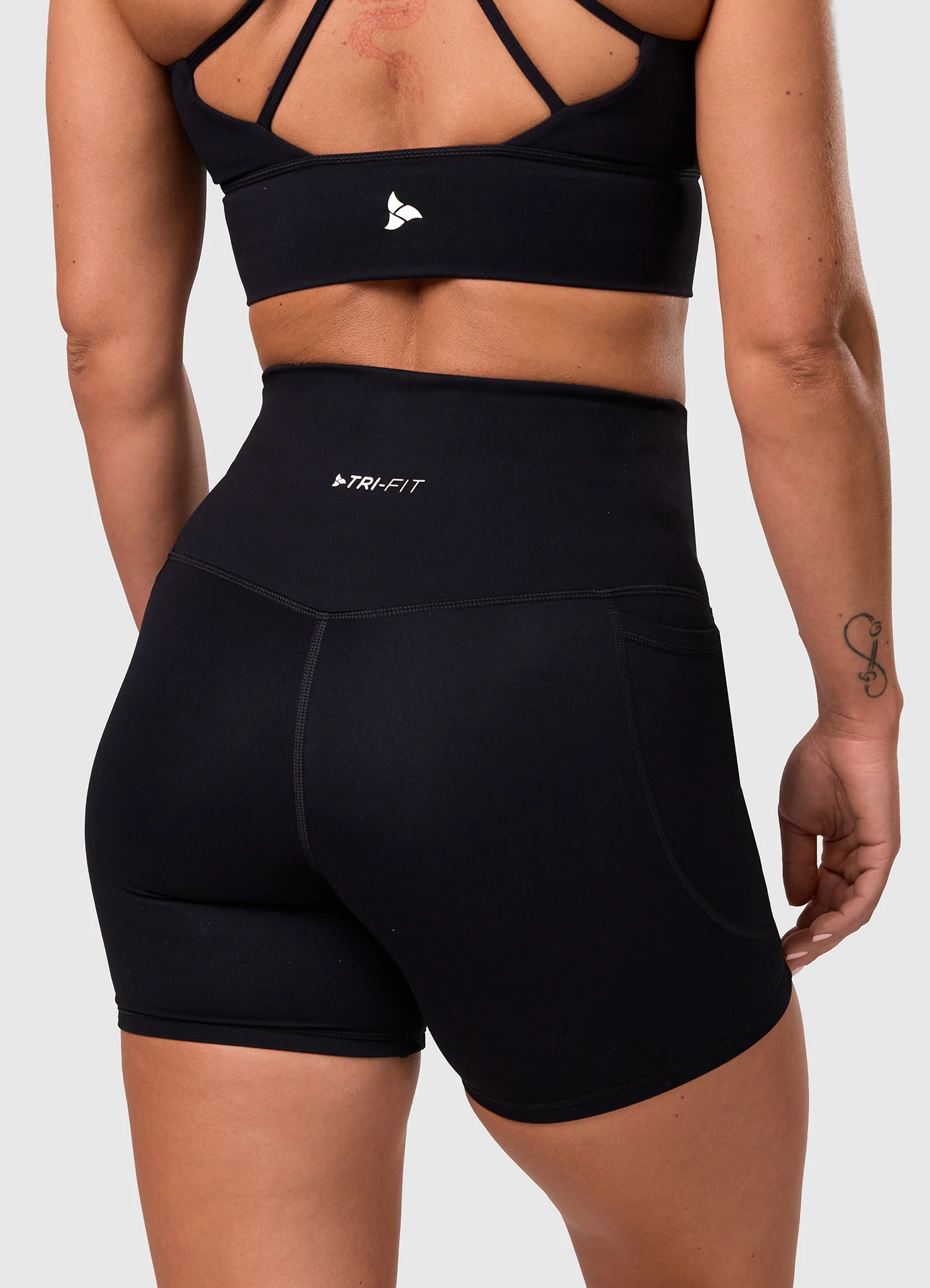 ROXI 6" Shorts BLACK EDITION - Image 13
