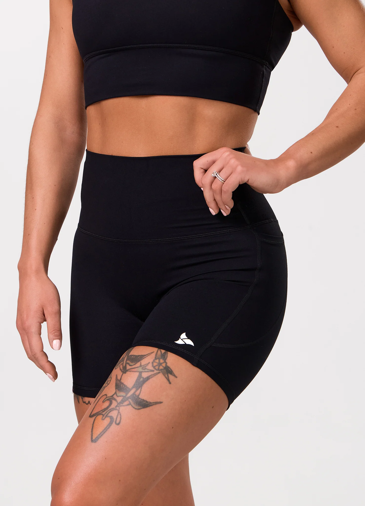 ROXI 6" Shorts BLACK EDITION - Image 5
