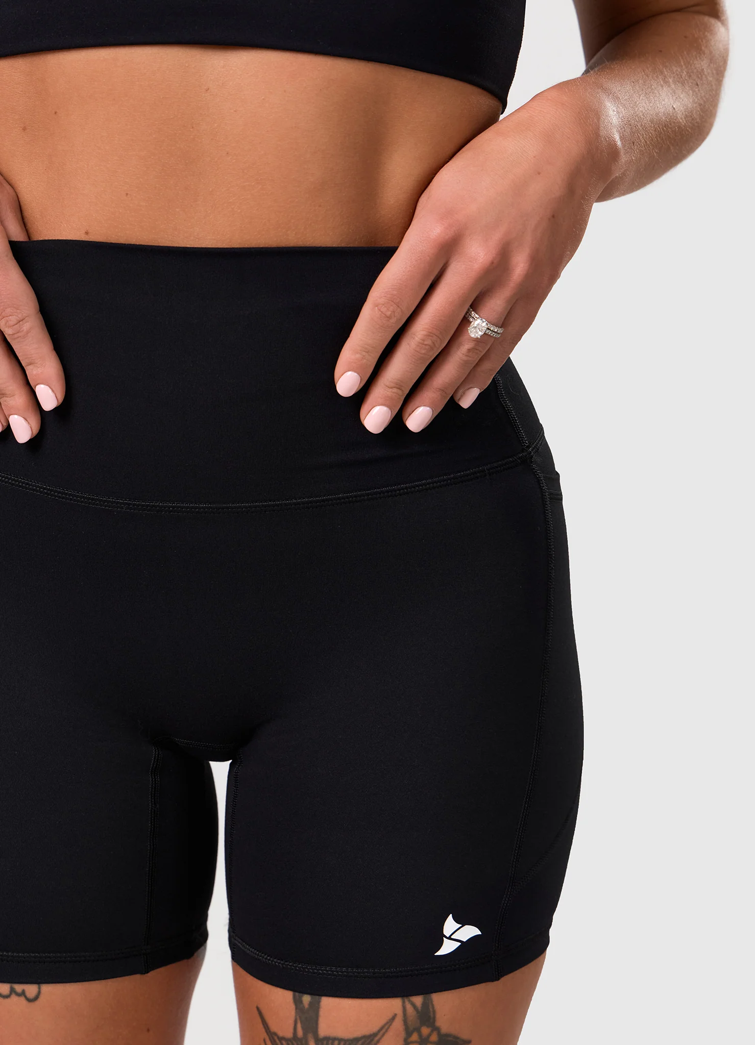 ROXI 6" Shorts BLACK EDITION - Image 6